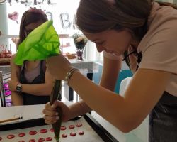 זילוף בסדנה של מסיבת רווקות