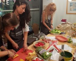 חיתוכי פירות בסדנה הביתית